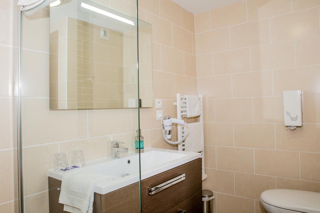 אונדאיי Annexe Hotel De La Gare מראה חיצוני תמונה